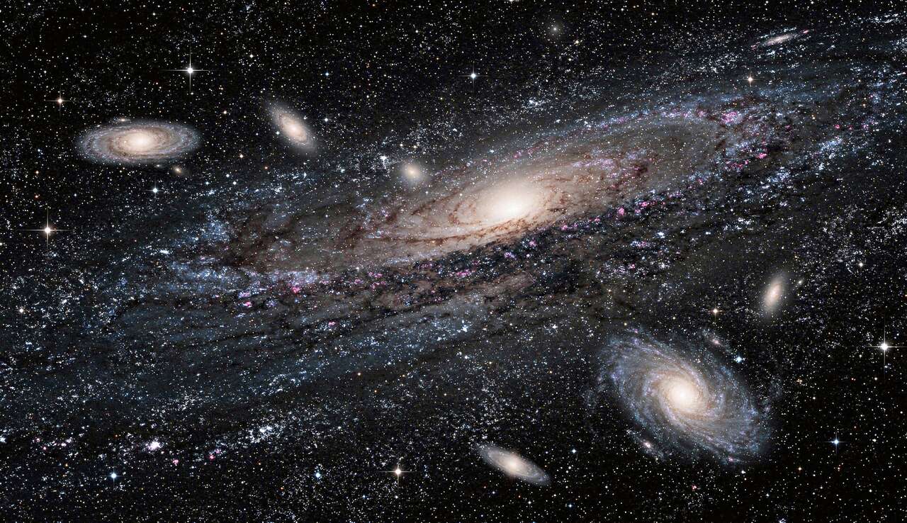 Exploration des mystères de la taille de l'univers