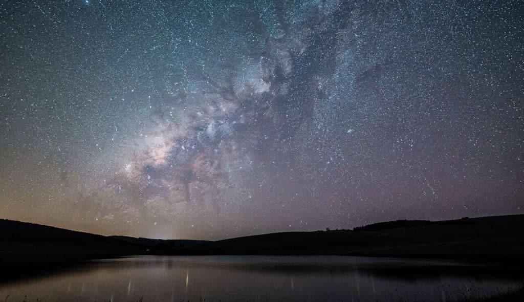 Ère de Planck et Inflation Cosmique : comprendre l'Univers Primitif