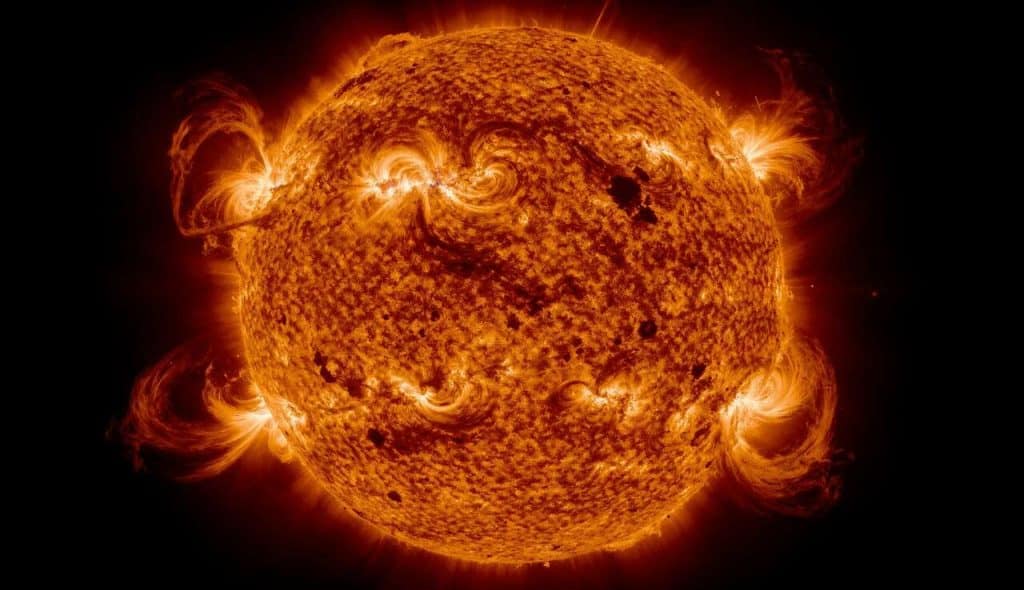 Comment la masse du Soleil influence-t-elle sa nature d'étoile ?